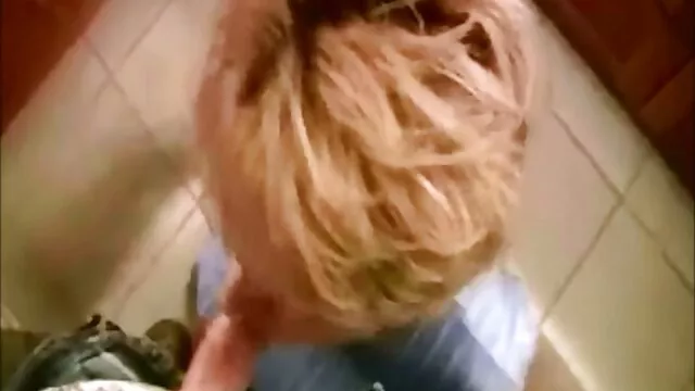 O jovem verifica os limites anais antes de se filmes pornográficos português virarem juntos.