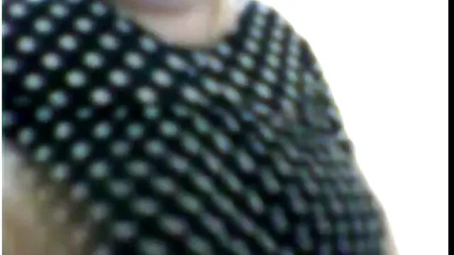 A Milf do Escritório excitada tira um brinquedo sexual para a rata vídeo pornô brasileiro em português dela.