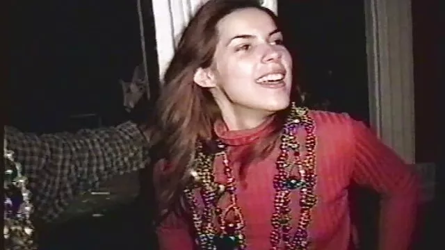 Festa a quatro com amigos quando a minha mulher tem um dia de folga. filme pornografico portugues