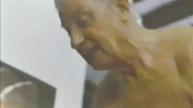 Sexy babe fode filme pornô grátis em português sua cona com um vibrador