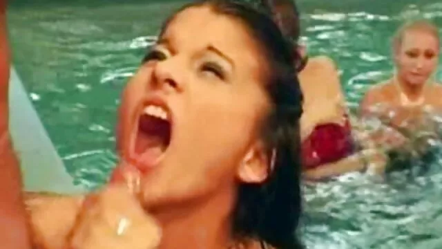 Os Twinks unem forças para chupar vídeo pornô português grátis o pau duro e rimming