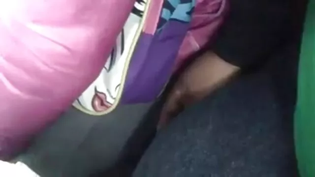 Dominica morena teen monta um grande strap-on filme pornô brasileiro em português