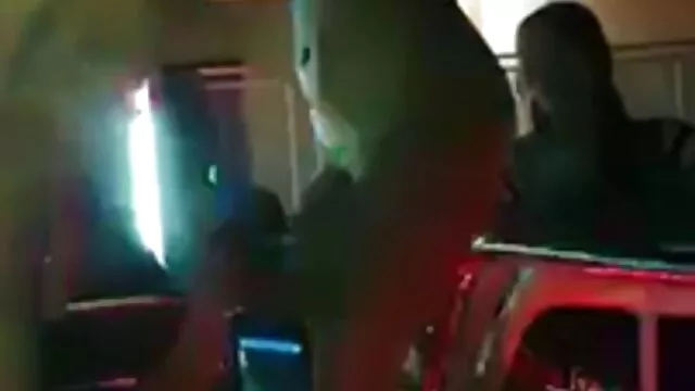 Twink seduz o seu parceiro com uma massagem e fode-o filme porno inglês grosseiramente