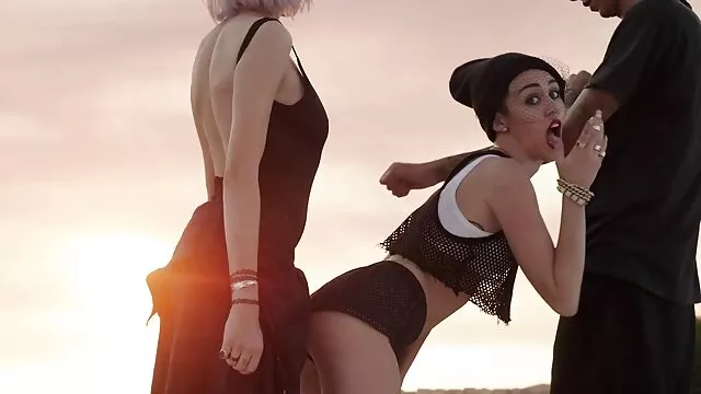 Leroy Dale vídeo pornô dublado em português adora montar uma erecção mais do que tudo.