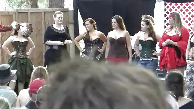 A filmes portugueses pornográficos Esguichar Estrelas de Nita apetitosas, depois de a ter preparado para perfurar.