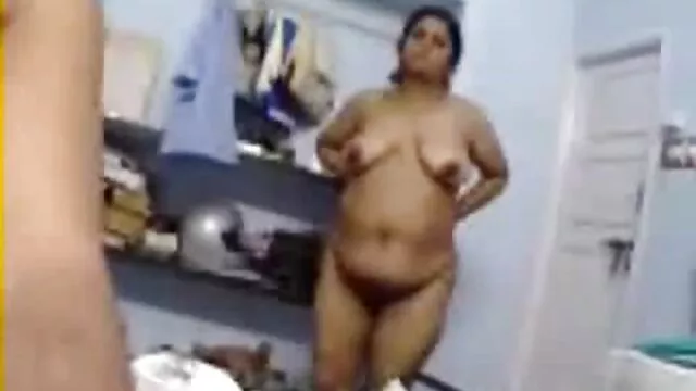Um filme de sexo grátis em português beliscão maduro a tocar-se e a apalpar-se.