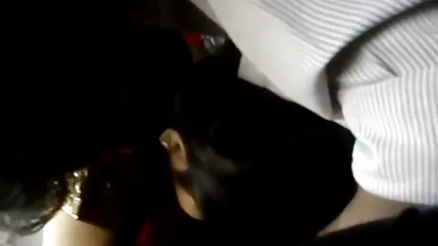 A pequena adolescente Penélope usa um vibrador filme porno em português na sua rata molhada.