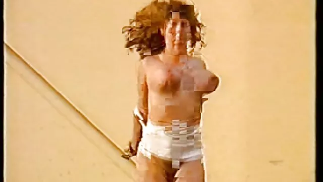 O brasileiro quente treme a máquina filme porno inglês com vibrador