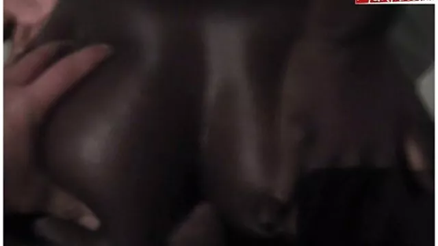 Vibrador brincar e video porno gratis portugues mijar chuveiro para Escravo