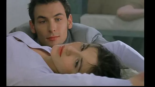 SUSIE SOLE COM CABELO RUIVO É COMPRADA EM quero assistir filme pornô português ESTILO CANINO.