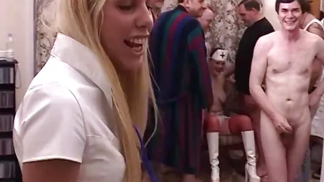 A mulher branca quero ver filme de sexo português dominante luta com o Guy