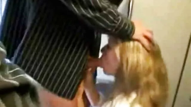 Na festa 3: A criada lésbica liberta escravos cativos e faz vídeo pornô em português grátis amor