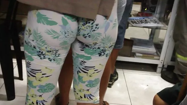 O amor gay vídeo pornô em português grátis amador de brincar com os pés deitado no chão