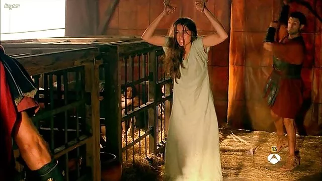 A miúda gira da filmes porno com legendas em portugues Candi na prisão.