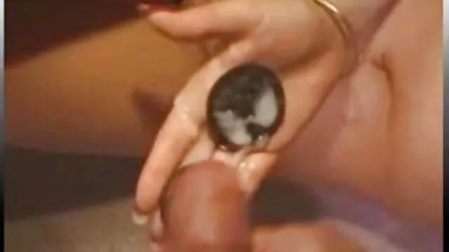 A Nicoya despe-se e masturba-se. filme porno portugues gratis